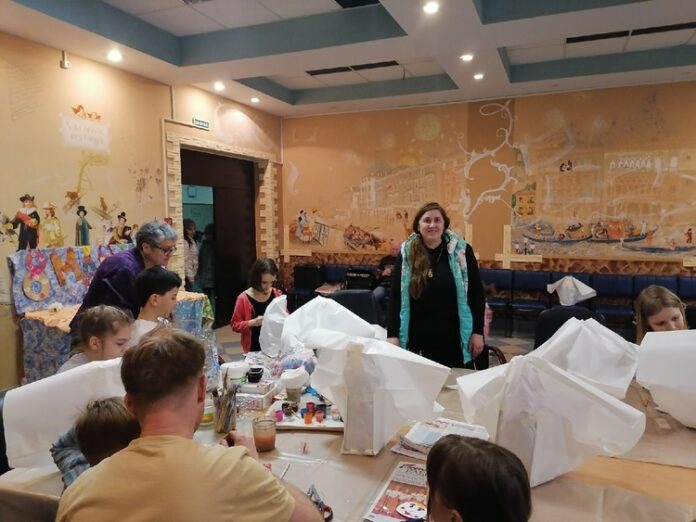 В ДК “Федюково” провели мастер-класс по изготовлению Русской Матрёшки из вторсырья В ДК “Федюково” провели мастер-класс по изготовлению Русской Матрёшки из вторсырья