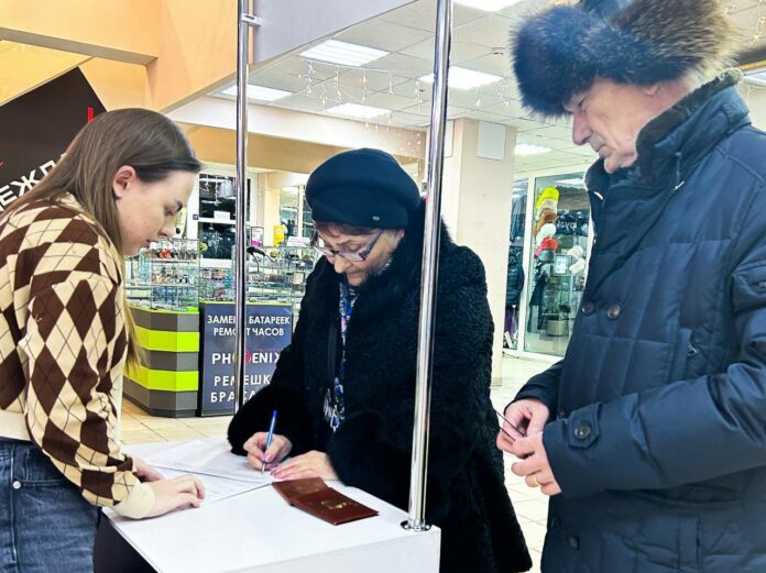 В Подольске ведется сбор подписей в поддержку выдвижения Владимира Путина кандидатом на президентских выборах В Подольске ведется сбор подписей в поддержку выдвижения Владимира Путина кандидатом на президентских выборах
