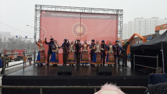 Жители микрорайона Кузнечики провожали зиму и встречали весну 14 марта Жители микрорайона Кузнечики провожали зиму и встречали весну 14 марта