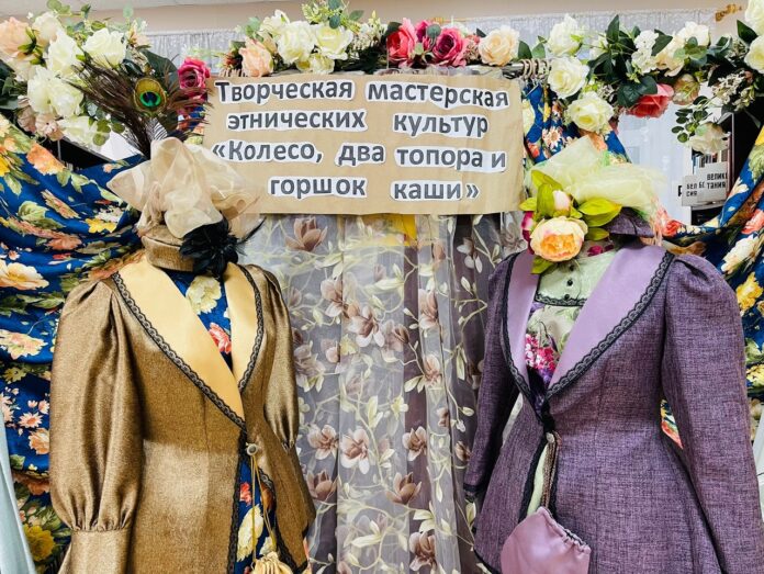 В Подольске открылась выставка творческой мастерской этнических культур «Колесо, два топора и горшок каши» В Подольске открылась выставка творческой мастерской этнических культур «Колесо, два топора и горшок каши»