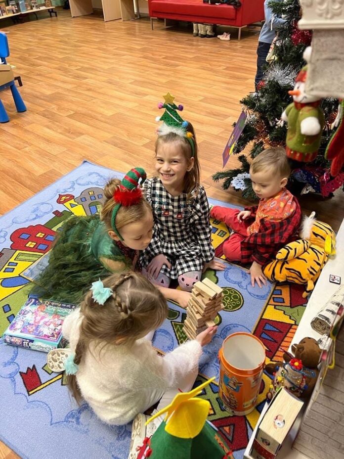 В подольской библиотеке № 24 прошла очередная встреча «В школе мастерства Деда Мороза»