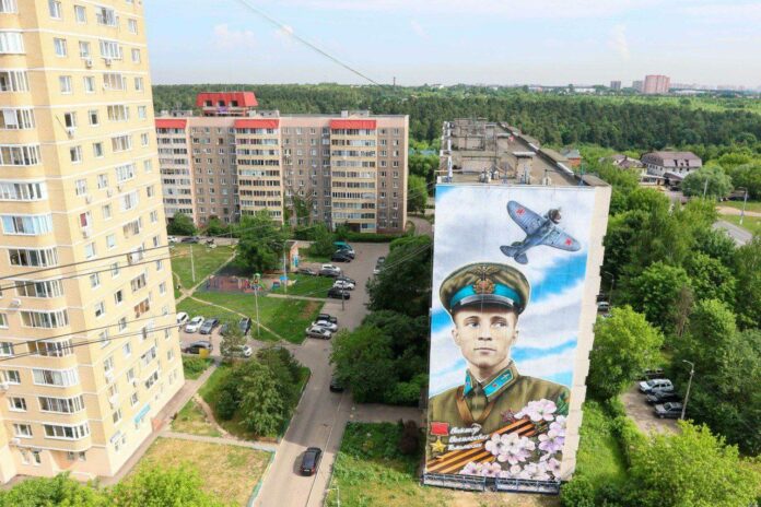 Мурал с героическим летчиком появился в Подольске