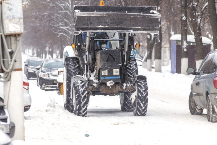 В Большом Подольске устраняются последствия мощного снегопада В Большом Подольске устраняются последствия мощного снегопада