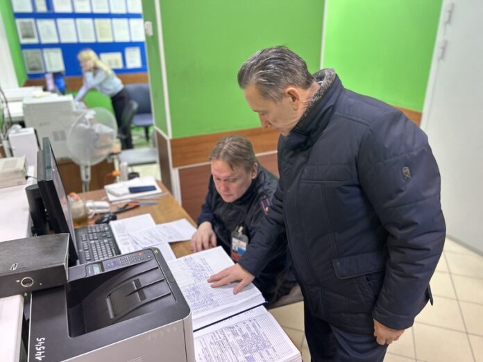 Председатель Общественного совета при УМВД России по г.о. Подольск проверил Дежурную часть 5-го отдела...