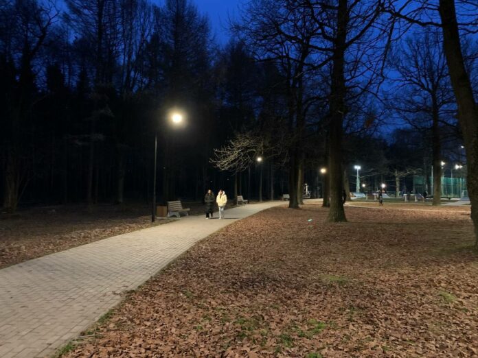 В Климовске построили новые линии уличного освещения В Климовске построили новые линии уличного освещения