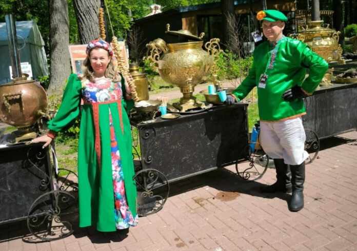 Чайная фотозона из раритетной мебели будет на «Славянском подворье»