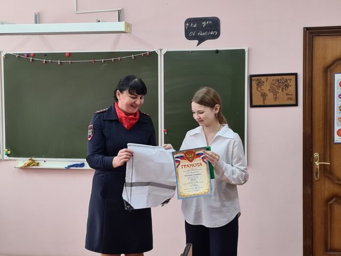 Сотрудники Госавтоинспекции в г.о. Подольск организовали для школьников практикумы по ПДД Сотрудники Госавтоинспекции в г.о. Подольск организовали для школьников практикумы по ПДД