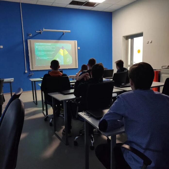 Урок цифры провели для учеников пятой школы в Климовске