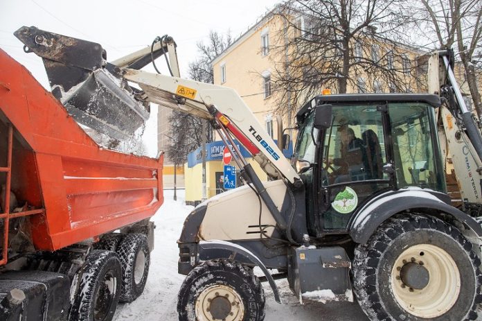 Глава округа Николай Пестов указал на недостатки в работе по очистке дорог после снегопада Глава округа Николай Пестов указал на недостатки в работе по очистке дорог после снегопада