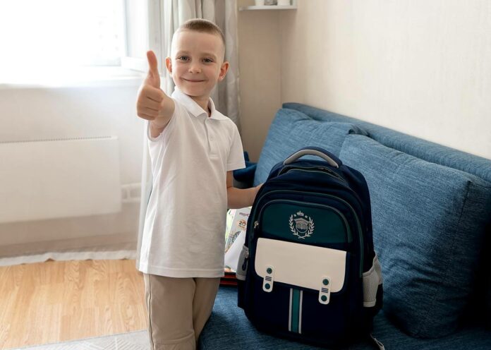 В Подольске продолжают вручать школьные рюкзаки первоклассникам В Подольске продолжают вручать школьные рюкзаки первоклассникам