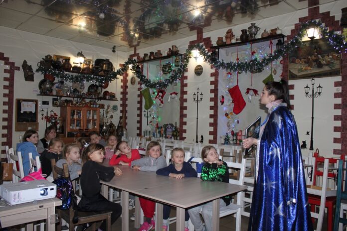 В «СДК «Романцево» прошла программа «Сказочная горница. По страницам книг» В «СДК «Романцево» прошла программа «Сказочная горница. По страницам книг»