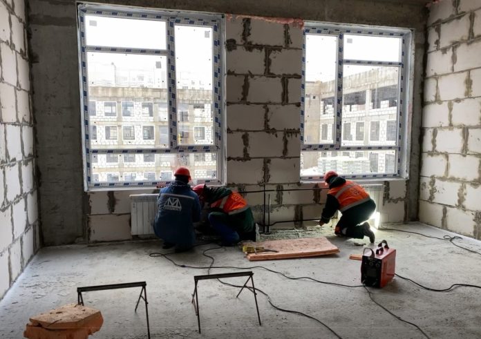 На строительных площадках новых школ на 1 100 мест в микрорайоне Кузнечики состоялось рабочее...