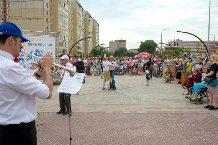 Новый бульвар на улице 50 лет ВЛКСМ открыли в Подольске в День России
