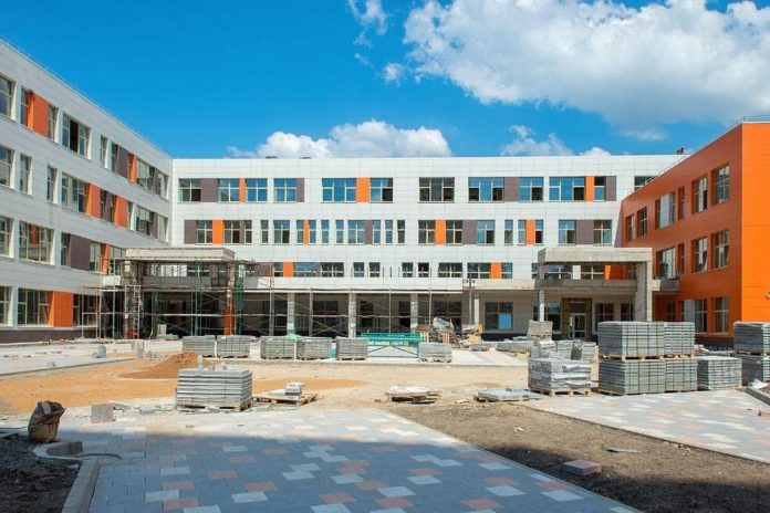 Новую школу в Кутузово оснащают оборудованием Новую школу в Кутузово оснащают оборудованием