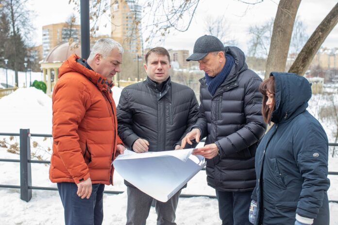 Дмитрий Жариков рассмотрел вопросы реализации второго этапа реконструкции городского парка Дмитрий Жариков рассмотрел вопросы реализации второго этапа реконструкции городского парка