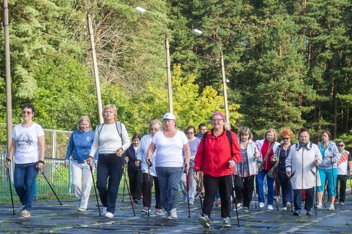 Более 40 жителей микрорайона Климовск участвовали в тренировке в рамках губернаторской программы «Активное долголетие»