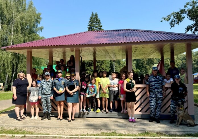 В Подольске полицейские приняли участие в акции «Безопасное лето» в детско-юношеском оздоровительном центре В Подольске полицейские приняли участие в акции «Безопасное лето» в детско-юношеском оздоровительном центре