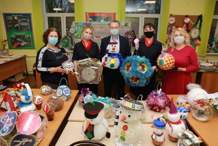 Итоги конкурса «Правила дорожного движения соблюдай! Елку новогоднюю наряжай!» в Подольске Итоги конкурса «Правила дорожного движения соблюдай! Елку новогоднюю наряжай!» в Подольске