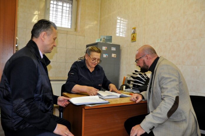 Заместитель председателя Общественного совета подмосковного Главка МВД России Сергей Леонов посетил изолятор временного содержания... Заместитель председателя Общественного совета подмосковного Главка МВД России Сергей Леонов посетил изолятор временного содержания...