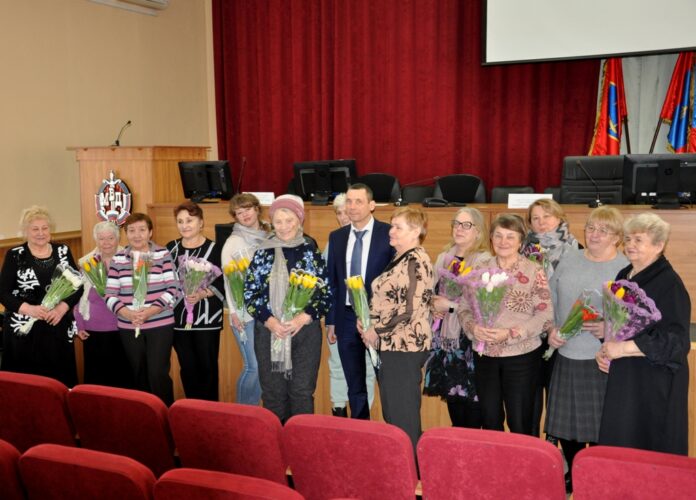 В Подольске полицейские поздравили вдов и матерей сотрудников, погибших при исполнении служебного долга В Подольске полицейские поздравили вдов и матерей сотрудников, погибших при исполнении служебного долга