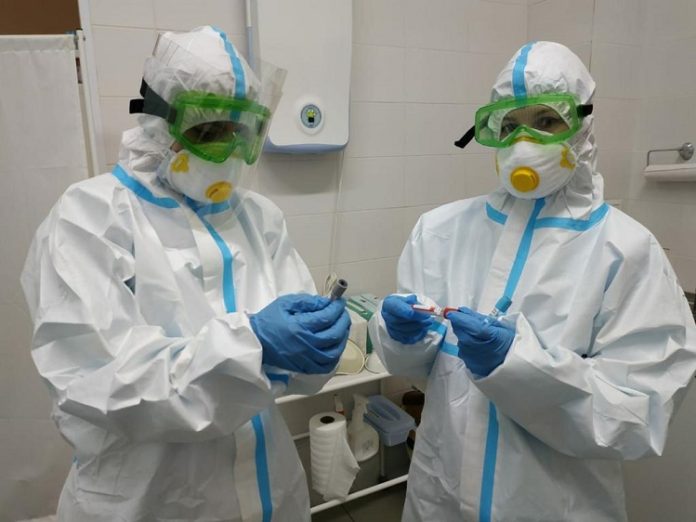 Вопросы выплат и обеспечения дополнительных мер соцподдержки работников системы здравоохранения оперативно проконтролирует Межведомственная комиссия