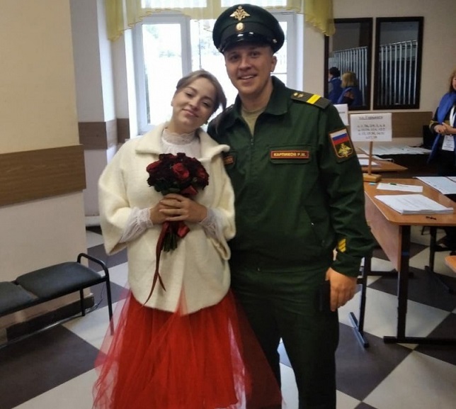 В микрорайоне Львовский молодожены приняли участие в выборах В микрорайоне Львовский молодожены приняли участие в выборах