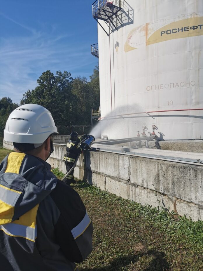 Пожарно-тактические учения состоялись на нефтебазе «Роснефть-Москва»
