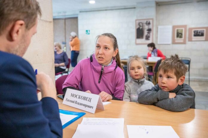 В вопросах сферы ЖКХ и благоустройства микрорайона в Климовске разбиралась «Выездная администрация»