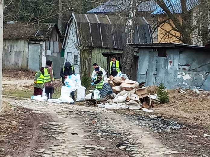 Продолжаются работы по очистке территории в Поливаново Продолжаются работы по очистке территории в Поливаново