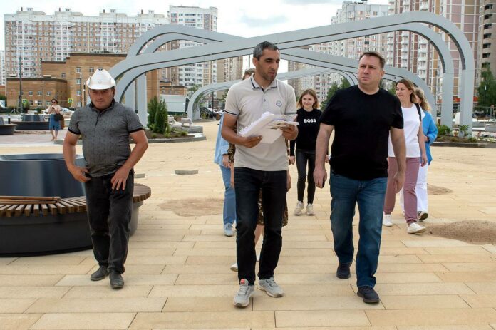 Ход работ на значимых объектах благоустройства проверил глава Подольска Ход работ на значимых объектах благоустройства проверил глава Подольска