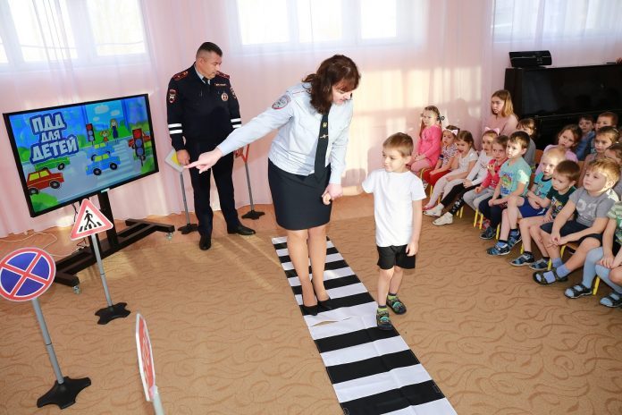 В детском саду №67 «Ивушка» горокруга Подольск госавтоинспекторы провели тематическое занятие