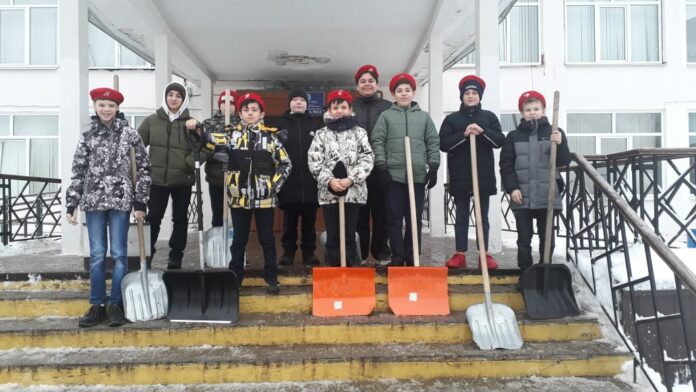 Юнармейцы Большого Подольска провели операцию “Снежный десант” Юнармейцы Большого Подольска провели операцию “Снежный десант”