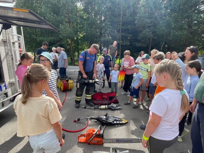 Перед началом учебного года сотрудники Госавтоинспекции проводят интерактивы для юных жителей деревень Подмосковья Перед началом учебного года сотрудники Госавтоинспекции проводят интерактивы для юных жителей деревень Подмосковья