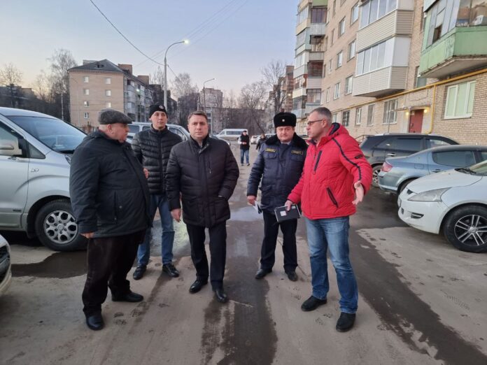 Качество уборки и вывоза снега с придомовых территорий на Силикатной и в Кутузово проверил... Качество уборки и вывоза снега с придомовых территорий на Силикатной и в Кутузово проверил...