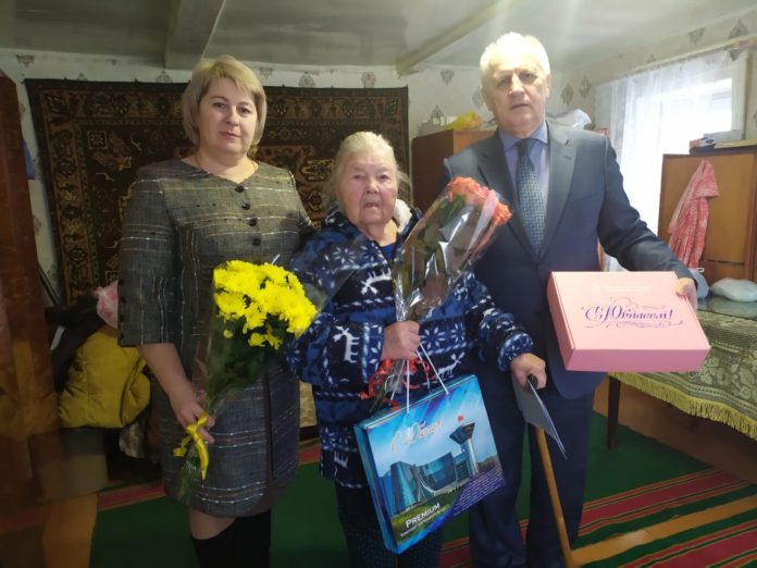 Труженица тыла Мария Яковлевна Стогова 23 января принимала поздравления с юбилеем Труженица тыла Мария Яковлевна Стогова 23 января принимала поздравления с юбилеем