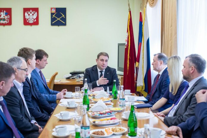 Глава округа Дмитрий Жариков встретился с руководителями градообразующих предприятий Большого Подольска Глава округа Дмитрий Жариков встретился с руководителями градообразующих предприятий Большого Подольска