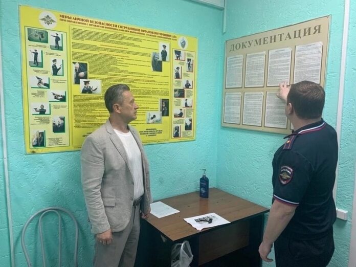 Председатель общественного совета при УМВД России по г. о. Подольск посетил 2-й отдел полиции Председатель общественного совета при УМВД России по г. о. Подольск посетил 2-й отдел полиции