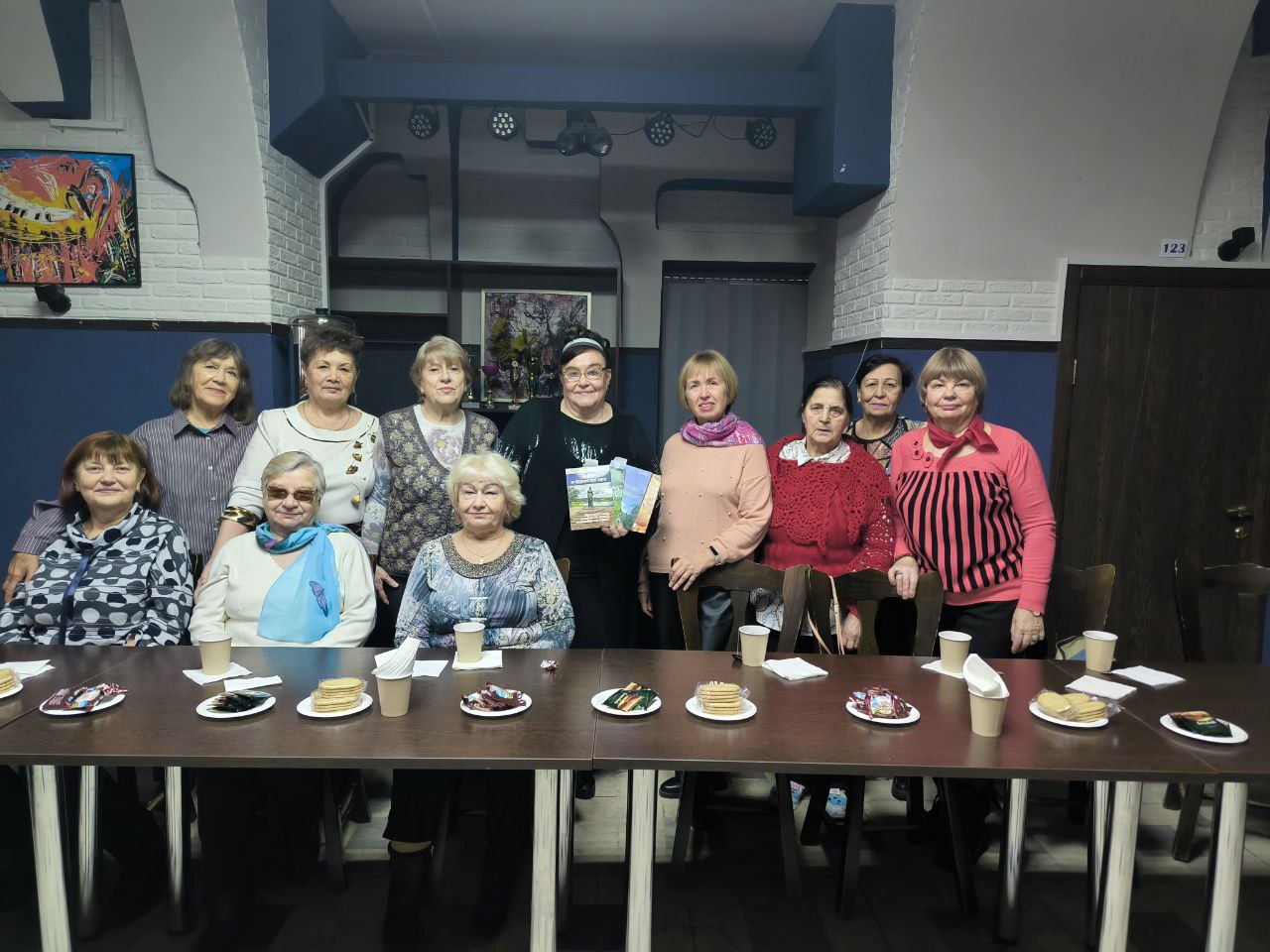 Литературный вечер с ведущей гостиной «Вдохновение» прошел в клубе «Активное долголетие»