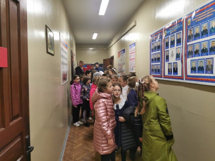 Учащиеся школ Подольска посетили пожарно-спасательную часть Учащиеся школ Подольска посетили пожарно-спасательную часть