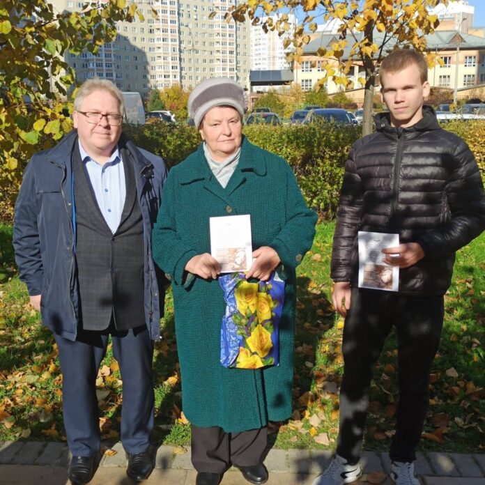 Подольские волонтеры провели акцию, посвящённую Дню пожилого человека