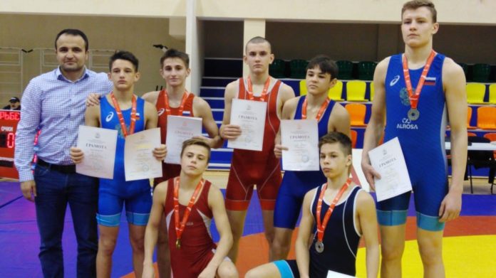 На первенстве по греко-римской борьбе в Мытищах, Подольские борцы завоевали семь медалей