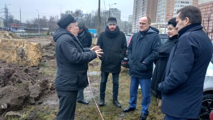 С представителями администрации обсудили благоустройство “Сада камней” в Кузнечиках С представителями администрации обсудили благоустройство “Сада камней” в Кузнечиках