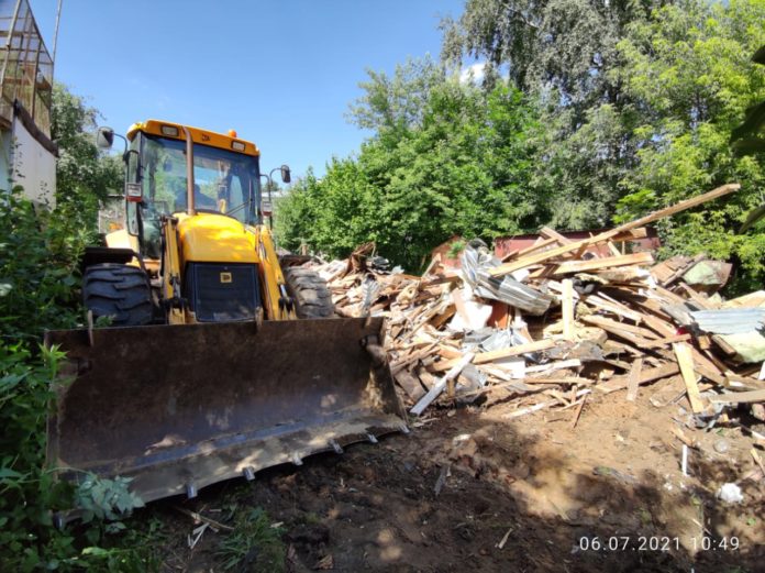 Стартовали работы по демонтажу незаконно установленных строений в Климовске