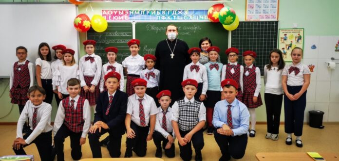 Настоятель Никольского храма совершил визит в гимназию № 7