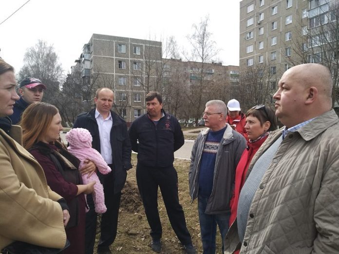 Члены многодетных семей Подольска осмотрели земельные участки, предложенные для бесплатного выделения в горокруге Чехов