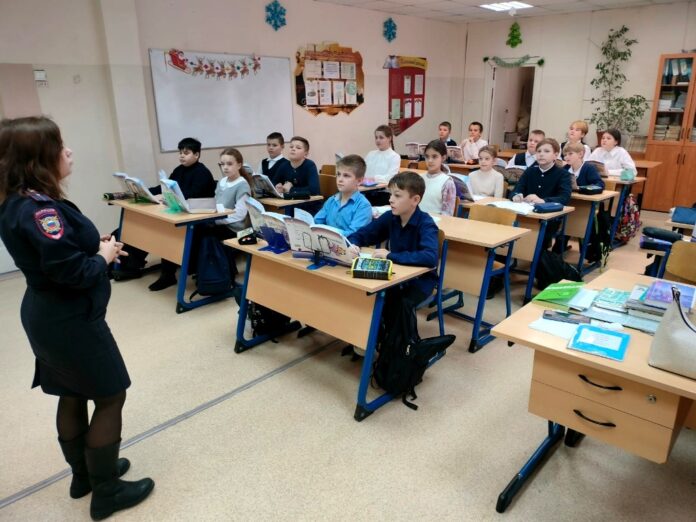 Сотрудники УМВД России по г.о. Подольск провели профилактическую акцию «Безопасный Новый год» Сотрудники УМВД России по г.о. Подольск провели профилактическую акцию «Безопасный Новый год»