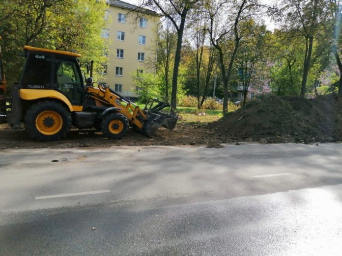 ‍27-ю машино-местами оборудуют новую экопарковку в Климовске