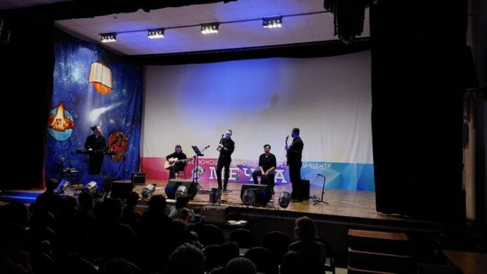 Акустический концерт «Музыка внутри» прошел для эвакуированных из Донбасса
