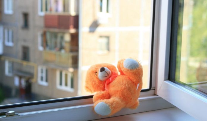 Защитите вашего ребенка – сделайте окно безопасным