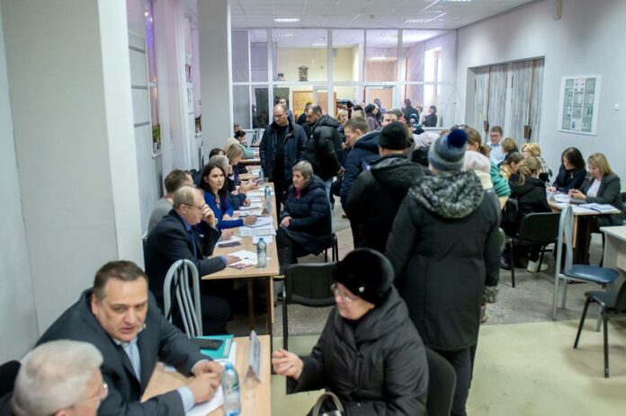 На выездной администрации ответили на вопросы жителей Силикатной На выездной администрации ответили на вопросы жителей Силикатной